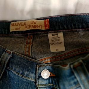 Size 16 Levi's cuffed jeans.